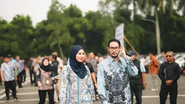 6 Potret Syahnaz Sadiqah Temani Suami Berangkatkan Warga Bandung Barat Mudik Gratis