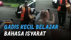 Momen haru ditunjukkan oleh gadis kecil ini ketika menunggu petugas pengantar paket yang tuna rungu. Gadis itu ingin belajar bahasa isyarat.