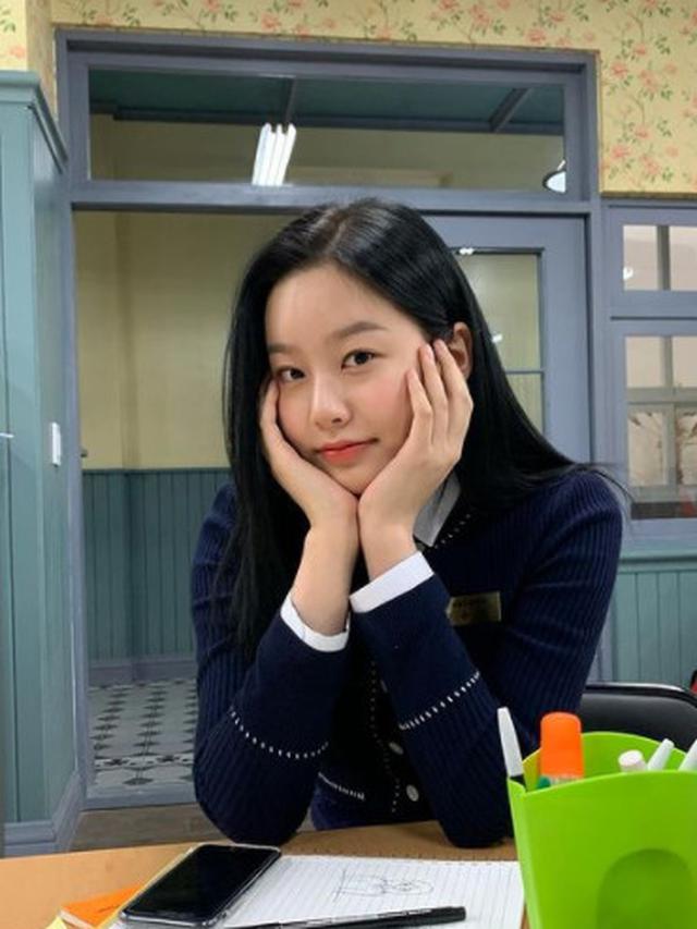 6 Potret Park Yoo Na Aktris Drakor True Beauty ...