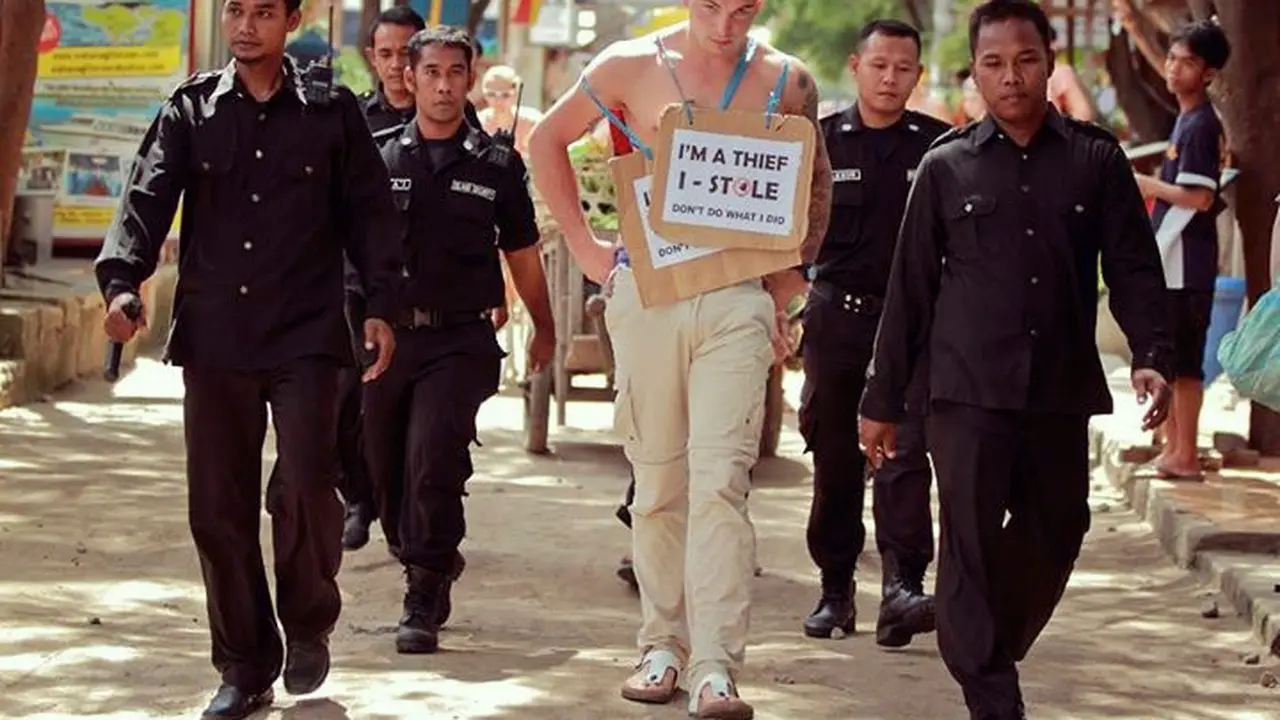 Tertangkap Mencuri, Bule `Diarak Keliling Kampung` di Gili