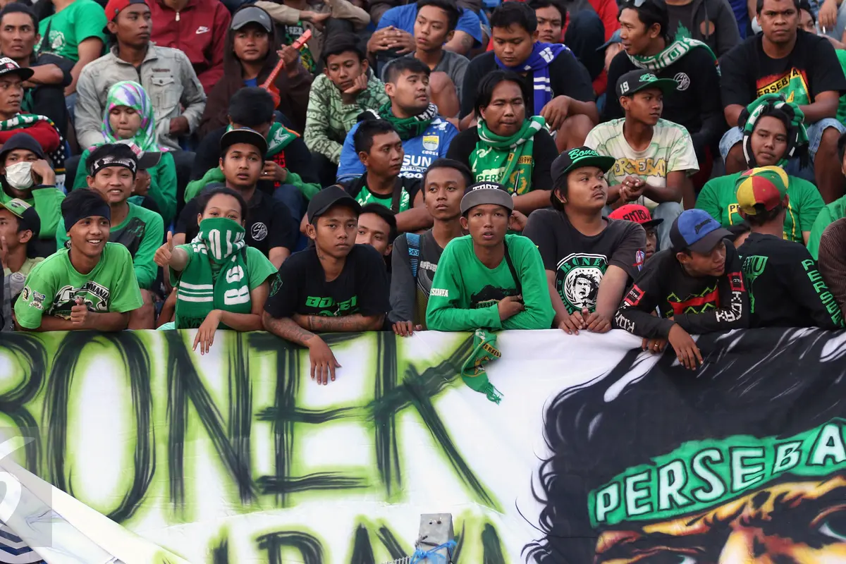 20150906-Bobotoh, Bonek, dan Viking Kuasai Stadion Si Jalak Harupat-Bandung