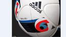 Bola resmi Piala Eropa 2016 diberi nama dalam bahasa Prancis "Beau Jeu" yang juga berarti 'permainan indah". (Adidas)