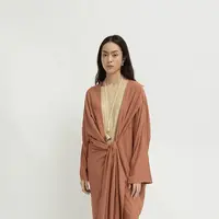 Maxi dress dengan tali di depan seharga Rp239.000 yang memberi look chic modern. [Foto: Shop at Velvet]