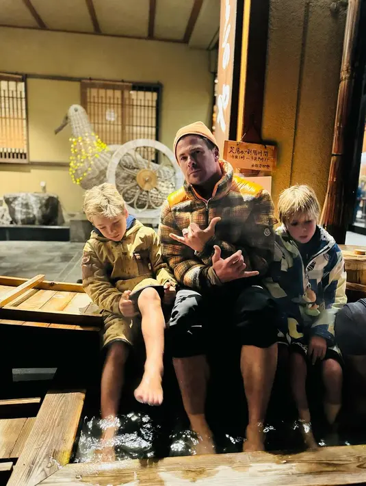 Chris Hemsworth liburan ke Jepang bersama keluarga. [Foto: Instagram/chrishemsworth]