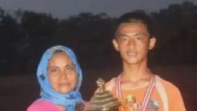 6 Foto Jadul Arhan dan Azizah Beranjak ABG Bareng Orang Tua, Curi Perhatian