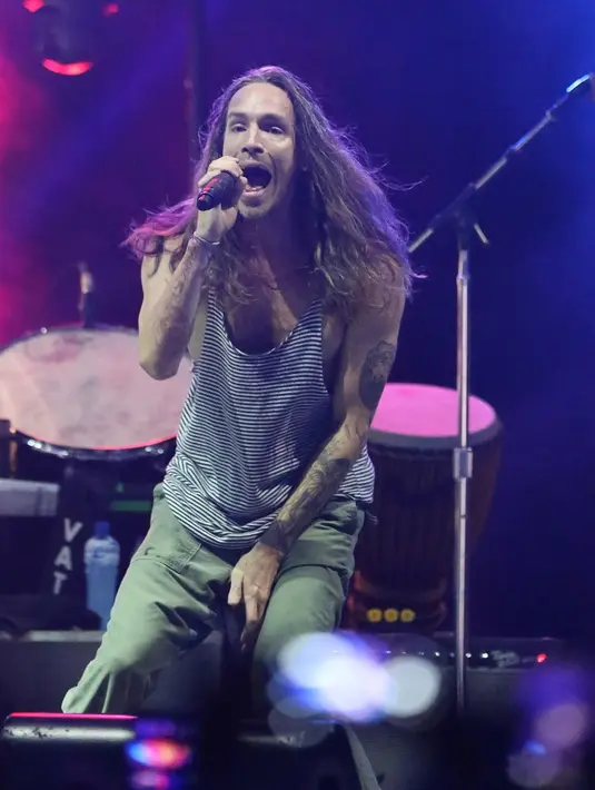 Glitterbomb pun menjadi lagu pembuka yang menghantarkan kemeriahan konser Incubus tadi malam. (Bambang E. Ros/Bintang.com)