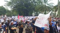 Ratusan kepala sekolah SMA/SMK swasta di Jawa Barat menggelar unjuk rasa mempermasalhkan BPMU di depan Gedung Sate, Kota Bandung, Senin (7/11/2022).