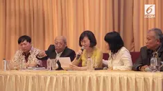 Istri Ahok, Veronica Tan, membacakan surat yang ditulis tangan oleh suaminya, saat berada dalam penjara Mako Brimob.