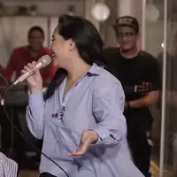 Via Vallen dan Nagita Slavina. (YouTube)