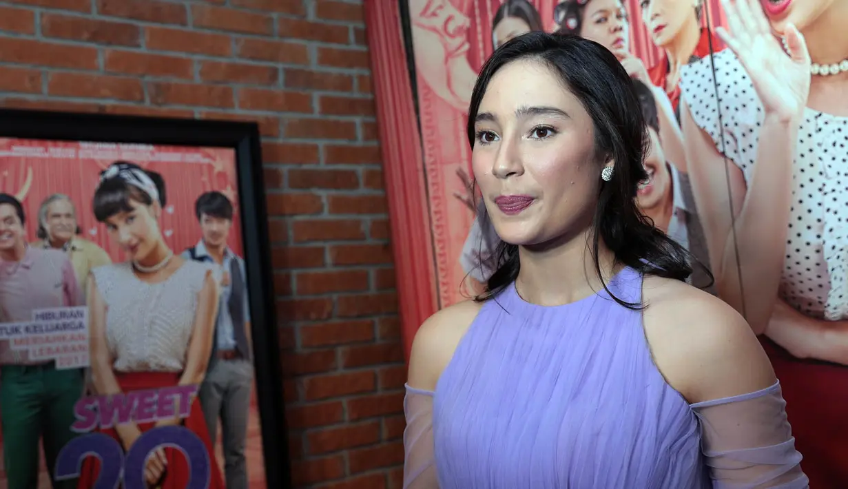 Pemeran Tatjana Saphira membintangi film terbarunya berjudul Sweet 20. Dalam film ini, ia berperan sebagai seorang nenek yang berubah menjadi muda lantaran melakukan foto di studio misterius. (Deki Prayoga/Bintang.com)