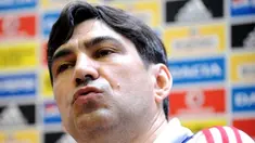 Romanian national football team coach Victor Piturca gives a press conference on May 22, 2008 at the Mogosoaia Center near Bucharest at the beginning of the final preparation stages before the Euro 2008 tournament. AFP PHOTO/DANIEL MIHAILESCU