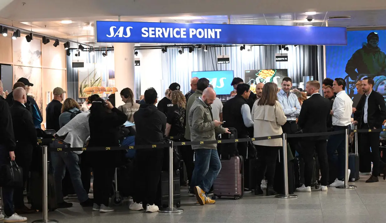 Di ibu kota Denmark, Kopenhagen, polisi mengatakan beberapa drone besar terlihat di atas bandara selama beberapa jam pada Senin (22/9/2025) malam waktu setempat. (Sergei GAPON/AFP)