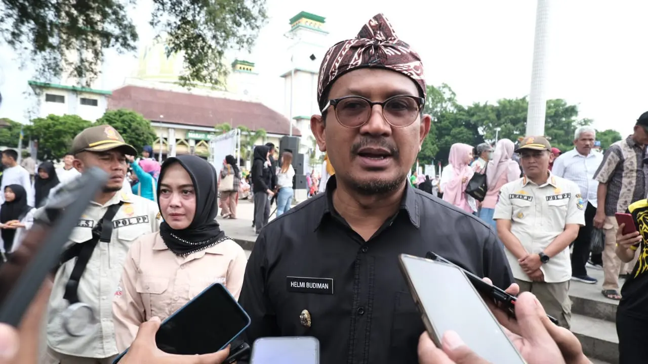 Wabup Garut Helmi Budiman menyatakan, Pemda Garut, Jawa Barat menyiapkan posko 24 jam untuk menangani wabah difteri yang terjadi di Desa Sukahurip, Kecamatan Pangatikan. (Liputan6.com/Jayadi Supriadin)