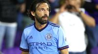 Andrea Pirlo memutuskan pensiun akhir tahun ini. (AFP /ALEX MENENDEZ / GETTY IMAGES NORTH AMERICA)