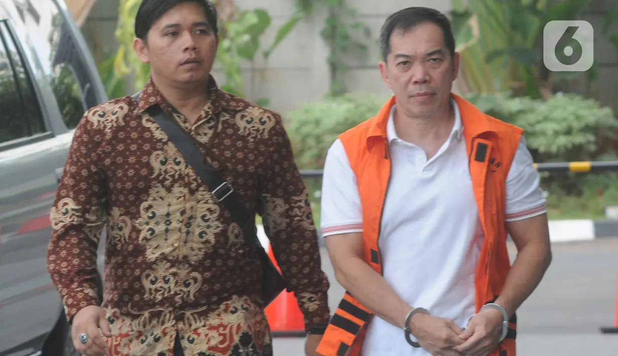 Tersangka selaku pengacara Alfin Suherman tiba untuk menjalani pemeriksaan di kantor KPK, Jakarta, Jumat (15/11/2019). Alfin Suherman diperiksa untk pengembangan aliran suap terkait penangan perkara penipuan investasi Sendy Perico. (merdeka.com/Dwi Narwoko)