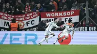 Roony Bardghji merayakan gol ke gawang Manchester United (AFP)