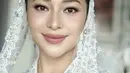 Penampilan bumil satu ini tentuk tak luput dari atensi, terutama gaya riasannya yang berhasil memancarkan pregnancy glow. [@evalovira].