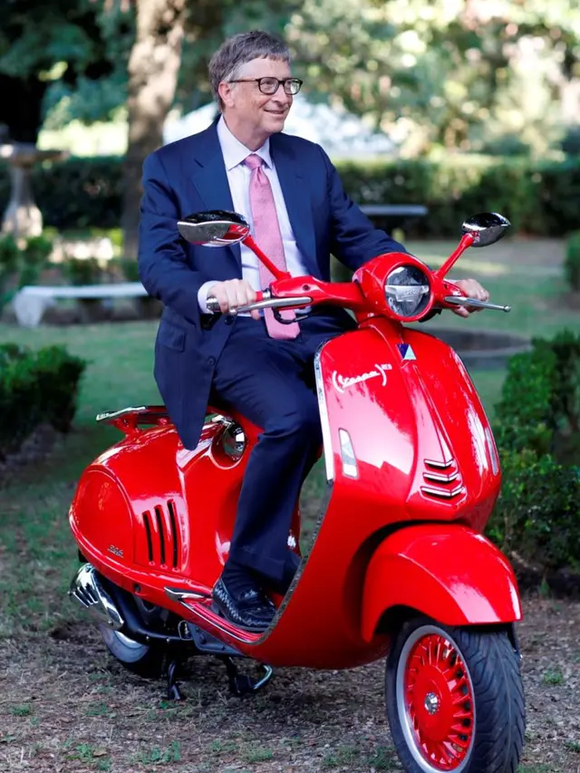 Vespa 946 (RED) Edition 