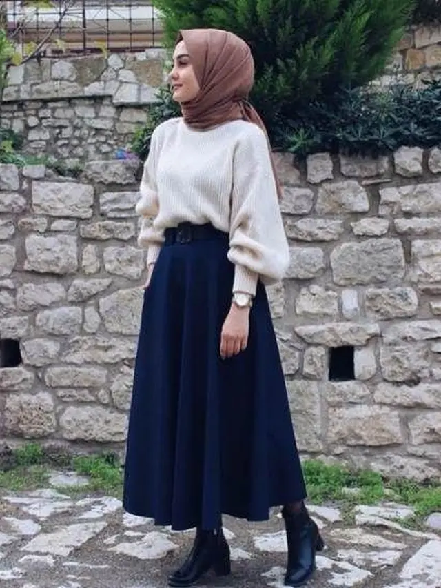 Kombinasi sweater dan rok
