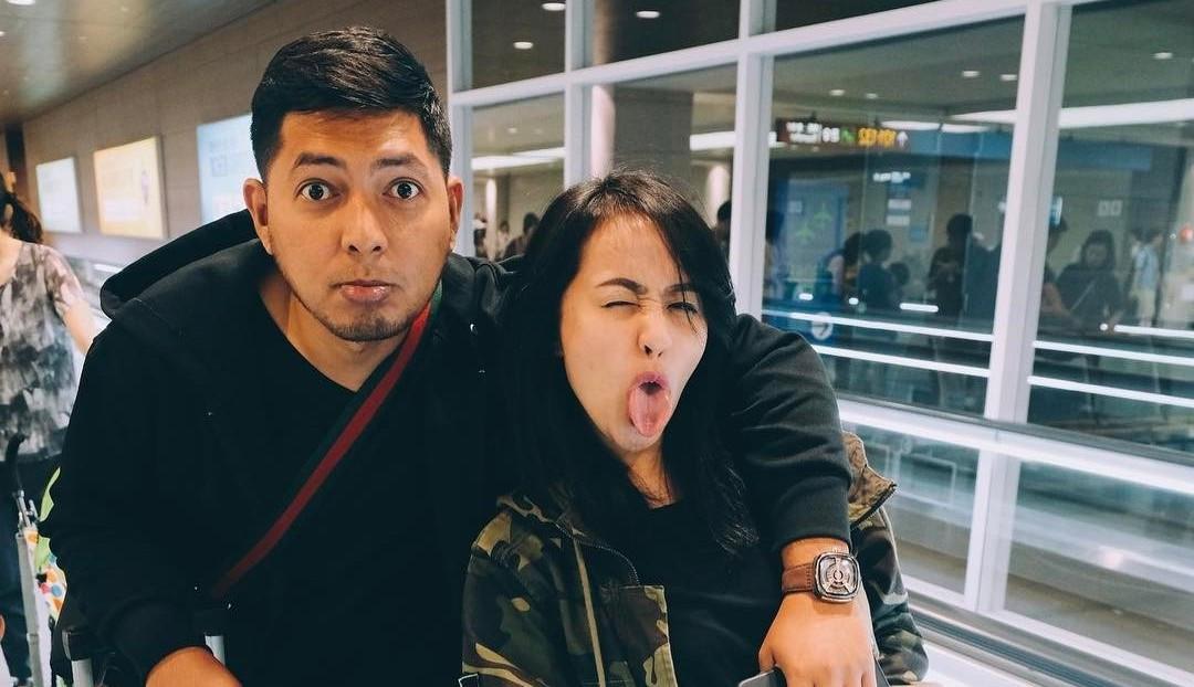 Chua Kotak dan suaminya, Firmansyah.