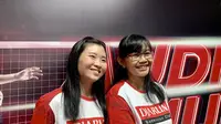 Mantan pebulu tangkis Indonesia Debby Susanto dan Maria Kristin saat diwawancarai awak media di sela-sela kegiatan Audisi Umum PB Djarum 2024 di GOR Djarum, Jati, Kudus pada Kamis (12/9/2024). (Liputan6.com/Melinda Indrasari)