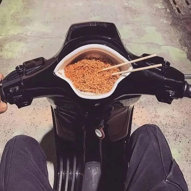 Kumpulan Potret Penyalahgunaan Sepeda Motor, Insinyur Pabrikan Dijamin Menangis Melihatnya (Instagram/@unconditionaldesign)