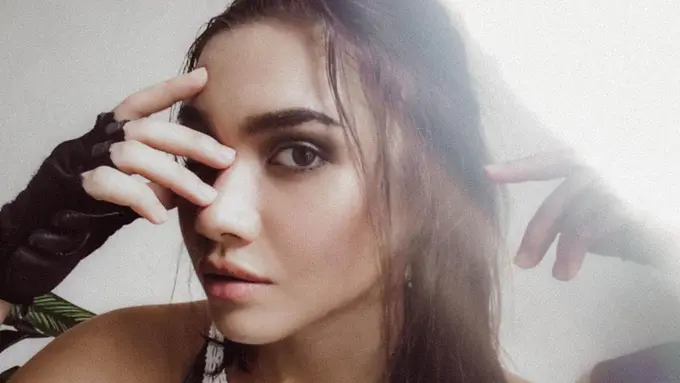 Jalani Pemotretan Virtual, Ini 7 Gaya Sporty Angela Gilsha yang Menawan