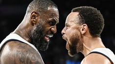 Stephen Curry menunjukkan permainan terbaiknya saat membawa Amerika Serikat (AS) menaklukkan Serbia pada semifinal di Olimpiade Paris 2024. (AFP/Aris Messinis)