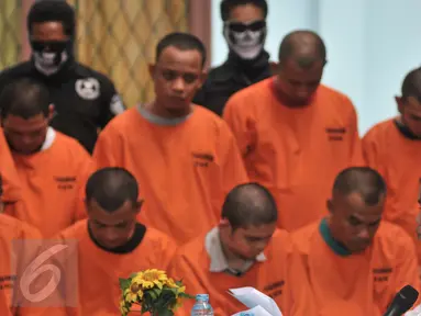 Kepala BNN, Budi Waseso memberi ketarangan saat pemusnahan barang bukti narkotika di Gedung BNN, Jakarta, Kamis (16/3). BNN musnahkan 80kg sabu dan 3.687 butir ekstasi dari hasik pengungkapan kasus periode Februari-Maret 2017. (Liputan6.com/Yoppy Renato)