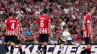 Gelandang Real Madrid Jude Bellingham merayakan golnya ke gawang Bilbao di laga LALIGA 2023/2024 (AFP)
