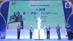 Wakil Presiden Direktur PT. Bank Central Asia Tbk (BCA) Suwignyo Budiman (kedua kiri) didampingi jajaran Direktur BCA dan Ketua Panitia Pameran Petrus Karim (kiri) membuka BCA Expoversary 2022 di Indonesia Convention Exebition (ICE) BSD, Tangerang, Banten, Kamis (10/3/2022). (Liputan6.com/HO/Eko)