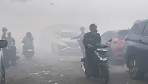 Kebakaran Belum Padam, Udara Sekitar TPA Jatiwaringin Sangat Tidak Sehat