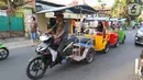 Motor odong-odong melintas di kawasan Tegalan, Jakarta, Rabu (23/10/2019). Dinas Perhubungan DKI Jakarta melarang odong-odong beroperasi di Ibu Kota karena dinilai tidak memenuhi persyaratan keselamatan penumpang untuk beroperasi di jalanan umum. (Liputan6.com/Herman Zakharia)