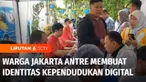Sejumlah warga Jakarta antre untuk membuat identitas kependudukan digital. Ada juga yang mengklarifikasi, karena namanya terhapus dalam program penonaktifan nomor induk kependudukan.