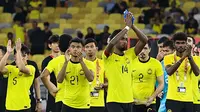 Skuad Malaysia menyapa fans usai hanya bermain imbang 0-0 melawan Singapura di Piala AFF 2024 hari Jumat (20/12/2024). (X/FAM)