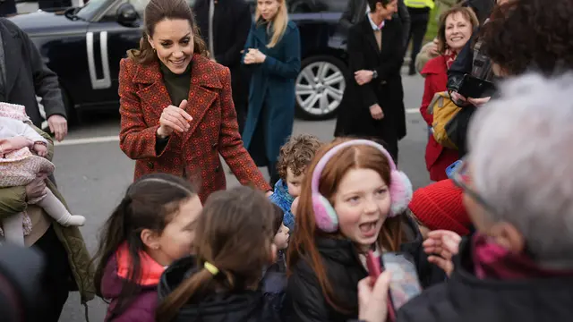 Kado Manis Kate Middleton untuk William, Dibuat Langsung di Pabrik Jeans Favorit Meghan Markle