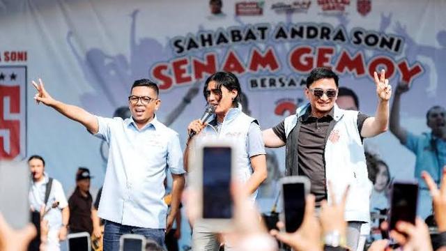 Calon Gubernur Banten Andra Sony dan Calon Wakil Gubernur Banten Dimyati, saat melakukan kampanye di Tangerang.
