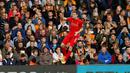 Pemain Liverpool, James Milner, merayakan golnya ke gawang Hull City dalam laga Premier League di Stadion Anfield, Sabtu (24/9/2016). Milner mencetak dua gol melalui penalti. (Action Images via Reuters/Andrew Boyers)