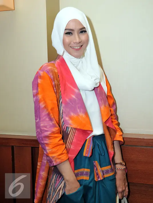 Artis cantik Zaskia Adya Mecca berpose saat menghadiri press screening film "Surga Yang Tak Dirindukan" di Jakarta, Selasa (7/7/2015). Film ini diadopsi dari novel yang berjudul sama Surga Yang Tak Dirindukan karya Asma Nadia. (Liputan6.com/Panji Diksana)