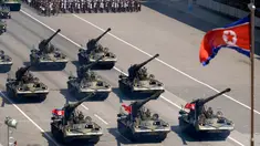 Pawai artileri dalam parade militer memperingati HUT ke-70 Korea Utara di Pyongyang, Korea Utara, Minggu (9/9). (Kyodo News via AP)