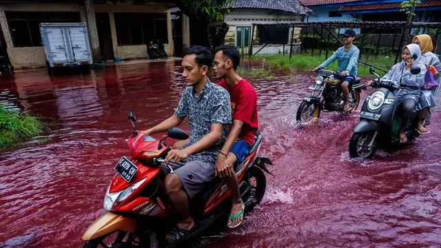 6 Potret Banjir Pekalongan Berwarna Merah