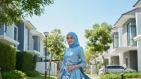 7 Inspirasi Gamis Brokat Kombinasi Batik Modern untuk Kondangan, Tampil Anggun Maksimal
