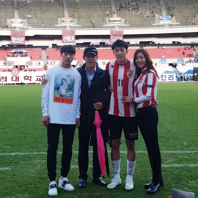 Jarang Tersorot, Ini 6 Momen Kebersamaan Shin Tae-yong Bareng Keluarga