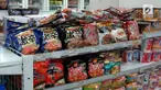 Mie instan Korea yang mengandung babi masih beredar di kawasan Menteng, Jakarta Pusat. Pembeli meminta BPOM segera menarik produk tersebut.