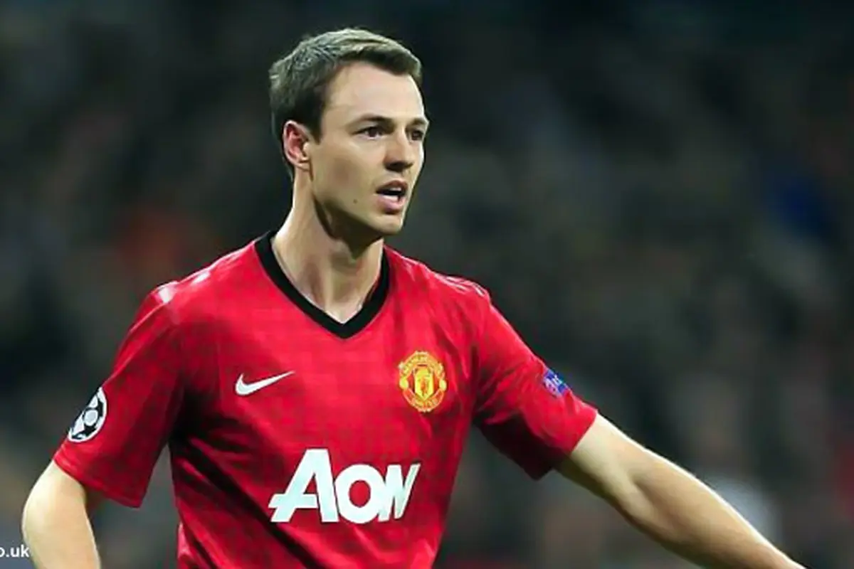 jonny-evans-mu-130425b.jpg