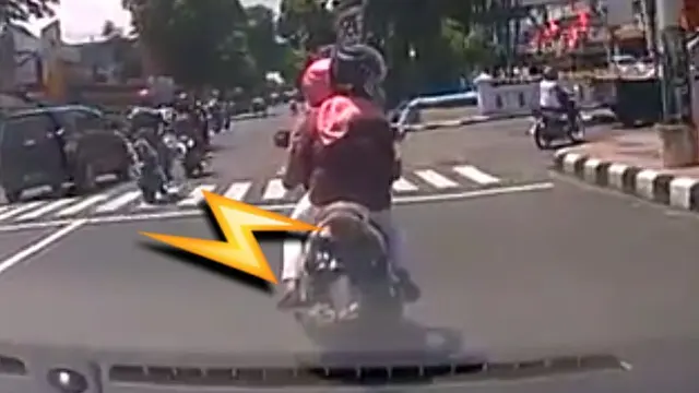 [Bintang] Terjawab, Ini Alasan Emak-emak Sering Sein Kanan tapi Belok Kiri