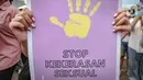 Seorang massa aksi yang tergabung dalam berbagai elemen masyarakat menggelar aksi di Patung Kuda, Jakarta, Selasa (8/3/2022). Aksi ini untuk memperingati Hari Perempuan Internasional serta menuntut pengesahan RUU TPKS yang partisipatif dalam pembahasan dan pro korban. (Liputan6.com/Faizal Fanani)