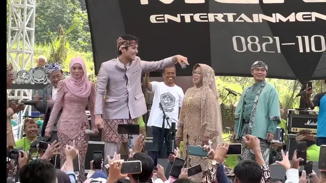 Lesti Kejora menghadiri pernikahan adik dari ibunya, Indi Nuraidah di Cianjur (Foto: Youtube Pramana Channel)
