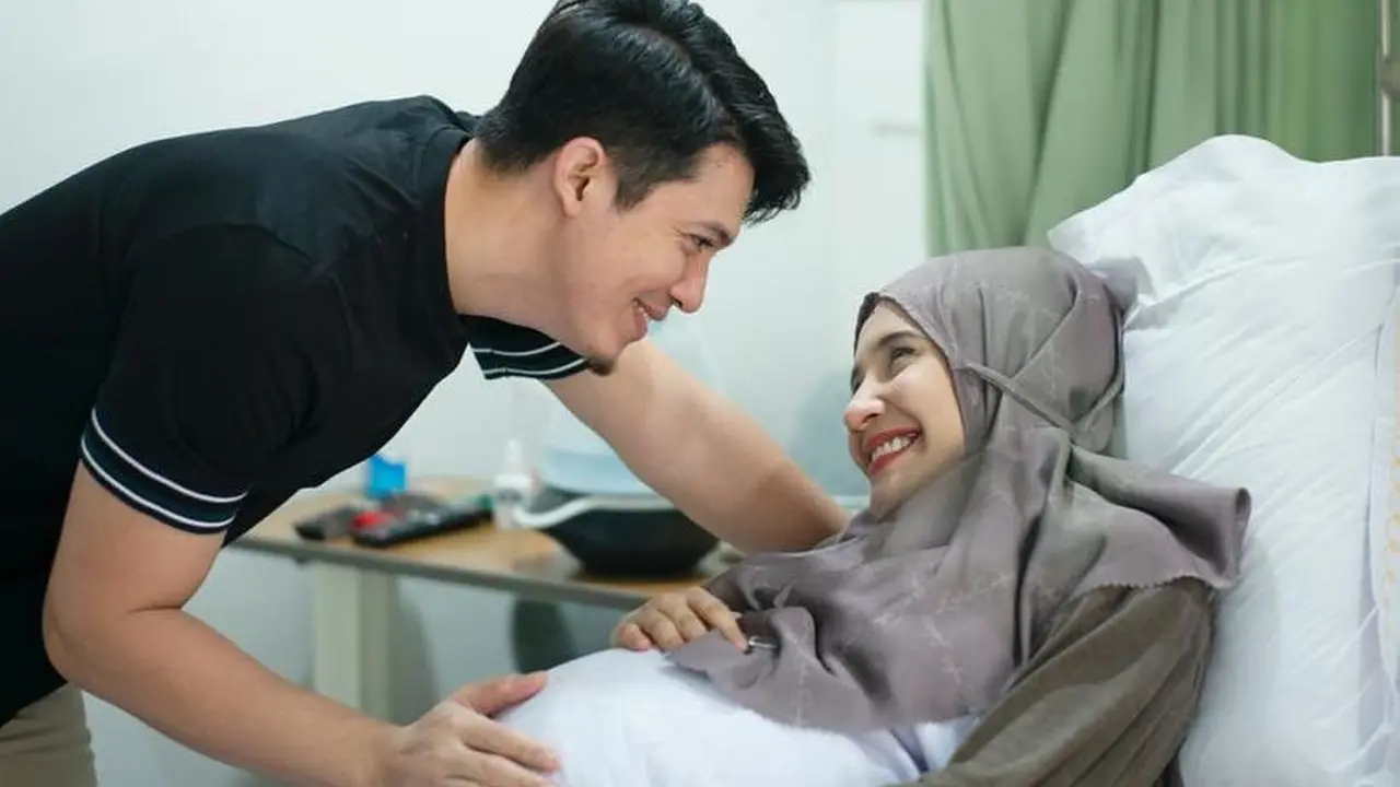 Zaskia Sungkar Melahirkan