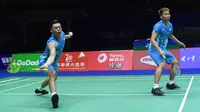 Ganda putra Chinese Taipei, Lee Yang dan Wang Chi-Lin mengembalikan kok ke arah Marcus Gideon dan Kevin Sanjaya (Indonesia) pada babak perempat final Piala Sudirman 2019 di Nanning, China, Jumat (24/5/2019). Kevin/Marcus menang dua gim langsung 21-17, 21-17. (WANG ZHAO/AFP)